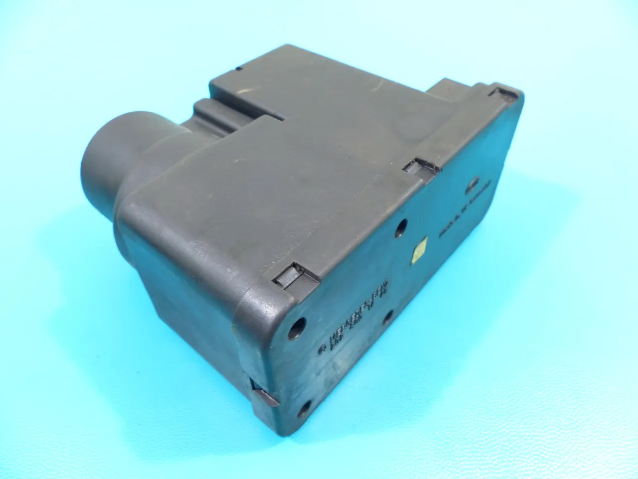 Mercedes W202 pompka centralnego zamka rozebrana wnętrze