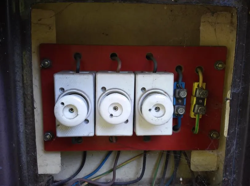 zabezpieczenie przedlicznikowe skrzynka