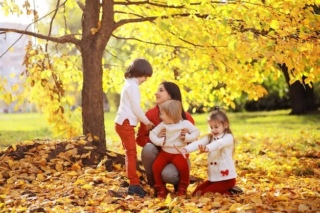 szczęśliwa rodzina z dziećmi na spacerze w słoneczny dzień w parku