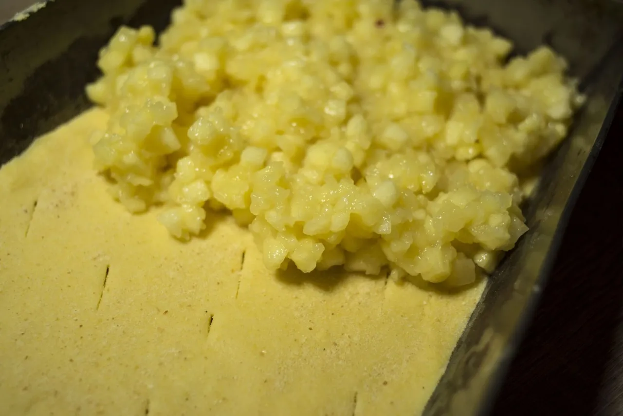krojenie jabłek do szarlotki