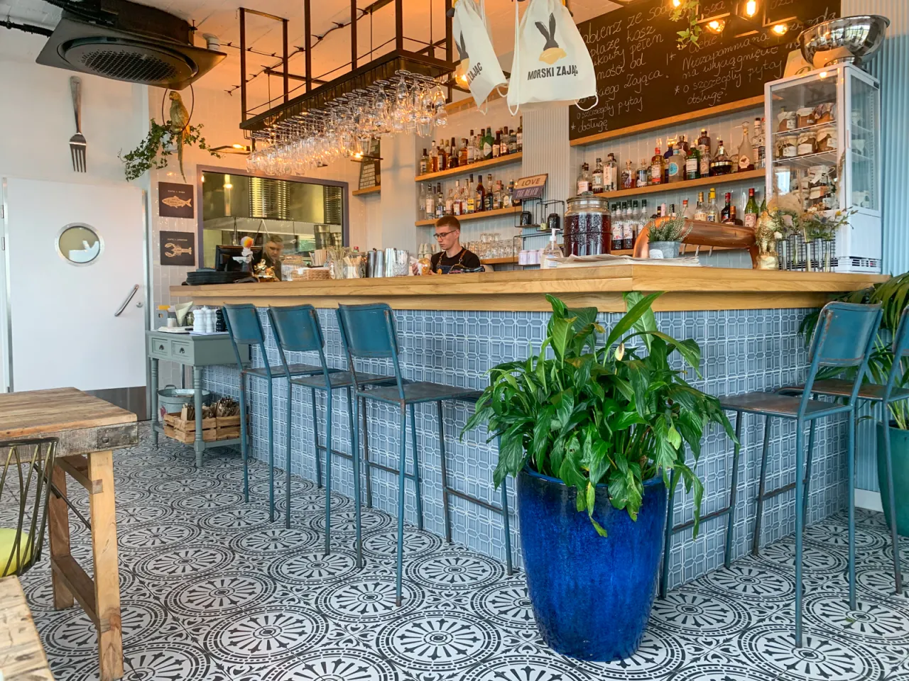 restauracja z widokiem na morze Hel