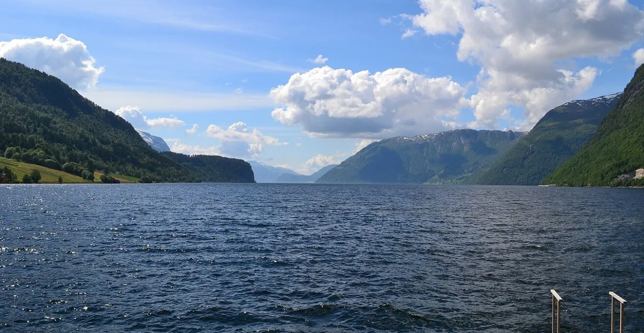 Hornindalsvatnet jezioro Norwegia krajobraz