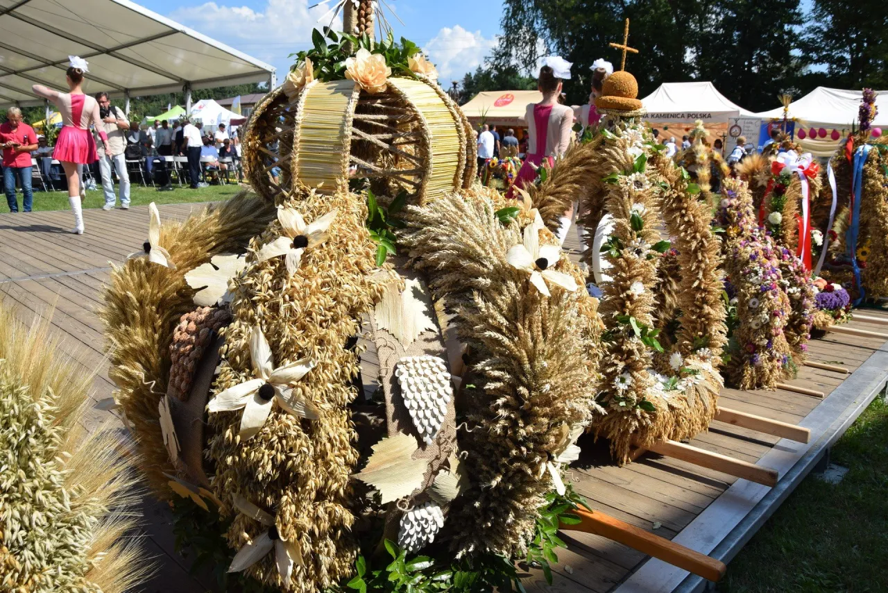 ozdoby ze zboża do wieńca dożynkowego