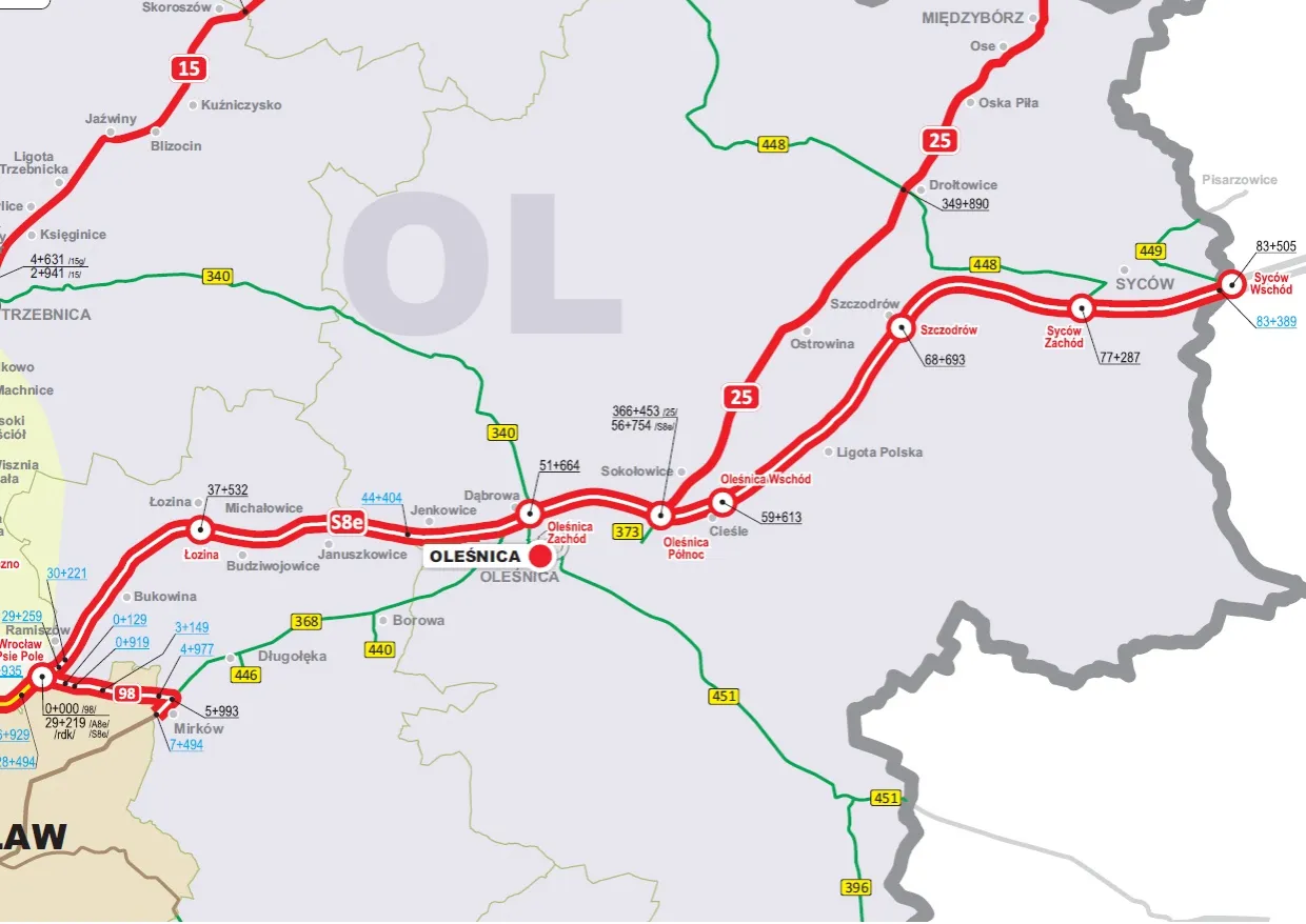 Mapa drogowa z zaznaczonymi trasami S8 i 25. Szukając dobre jedzenie na trasie Wrocław-Warszawa, warto zwr&oacute;cić uwagę na okolice Oleśnicy i Sycowa.