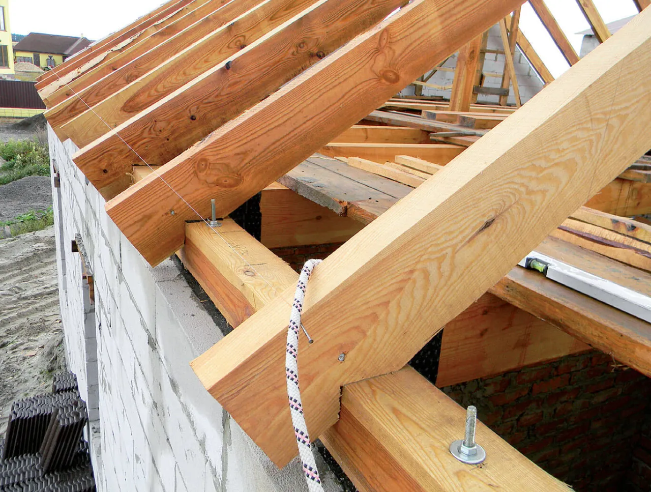 znaczenie prawidłowego łączenia łat dachowych