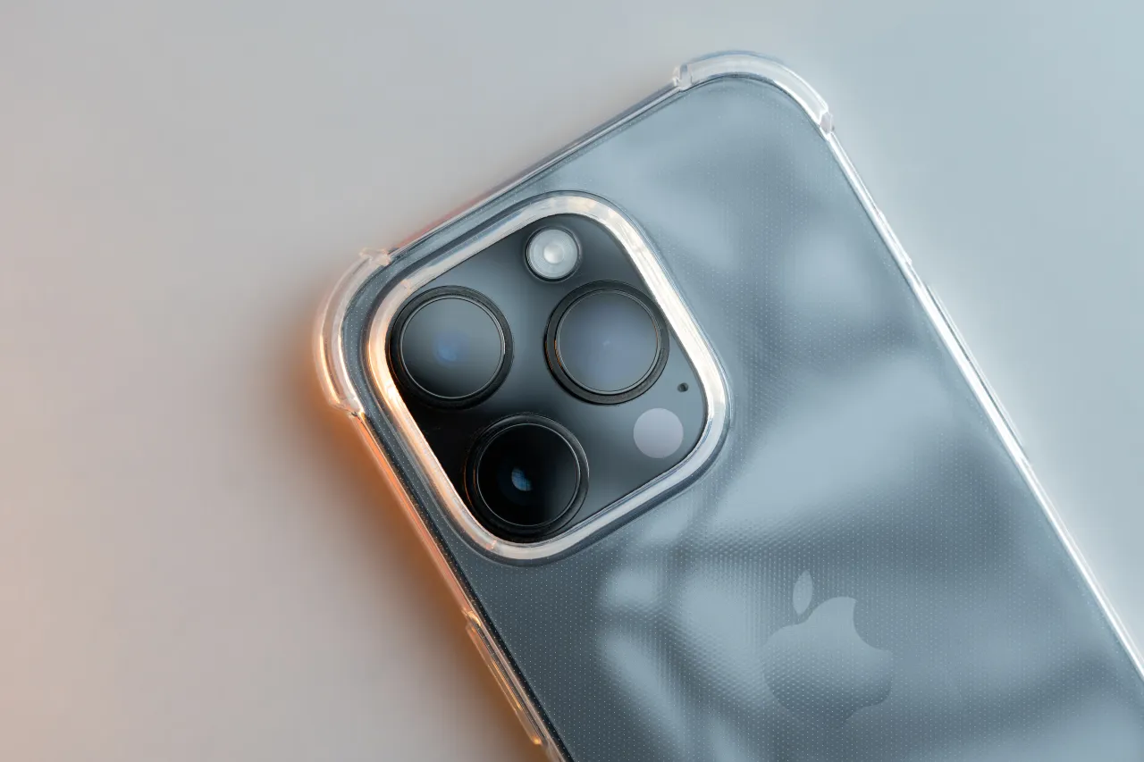 podróbka iPhone vs oryginał