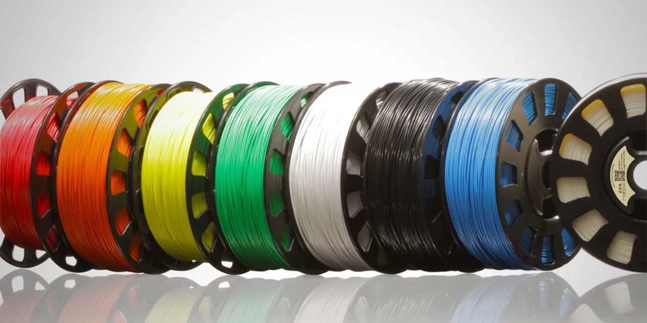 filament do drukarki 3D na szpuli
