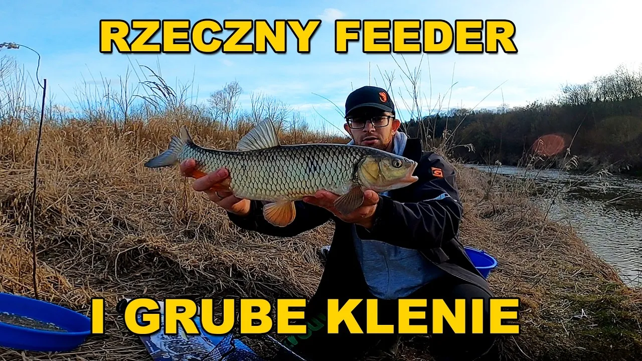 wędkarz łowiący klenia na rzece