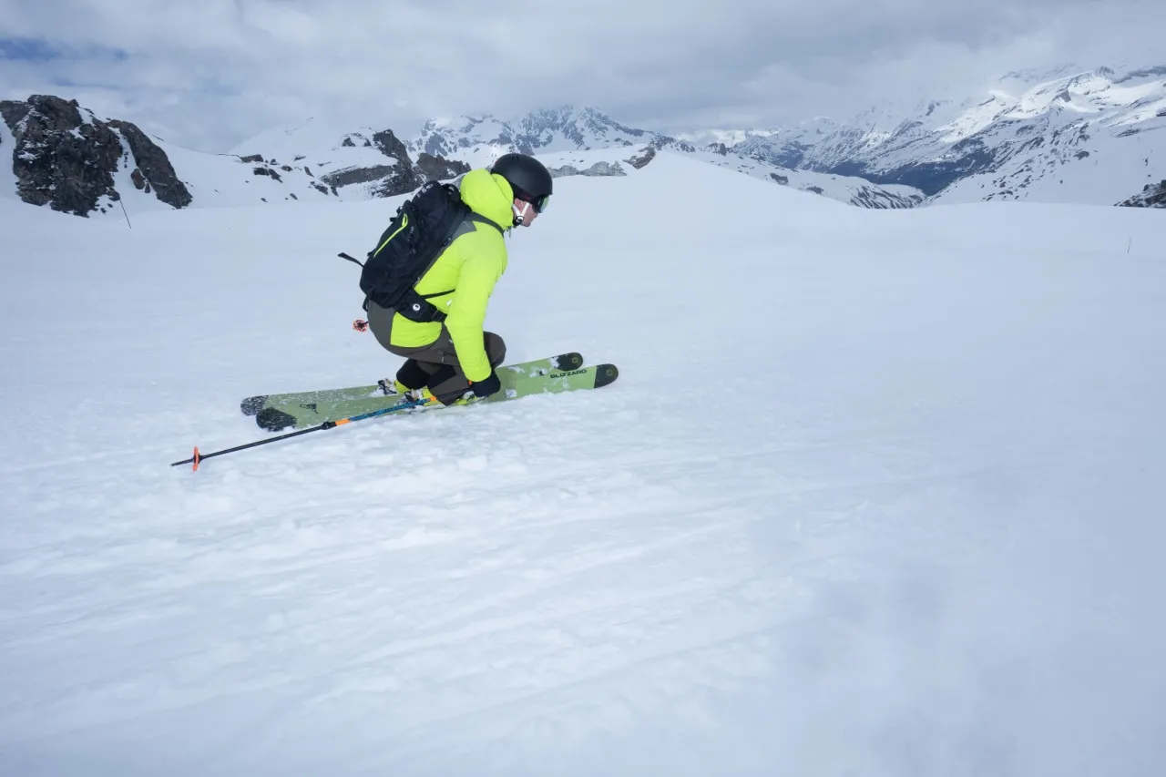 Funkcje kurtki softshell na narty