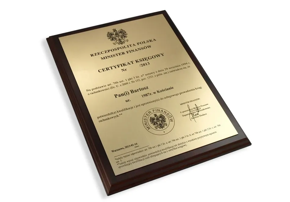 certyfikat profesjonalny dokument na biurku