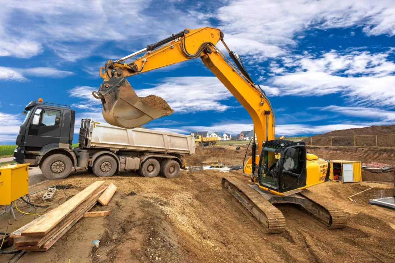 operator koparki w pracy na budowie w Niemczech