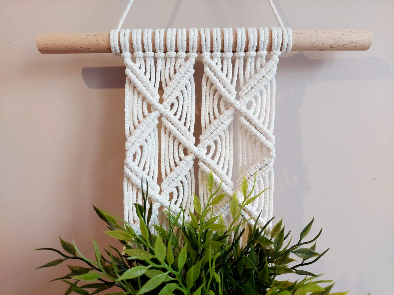 kwietnik makramowy na balkonie, sznurek polipropylenowy do makramy