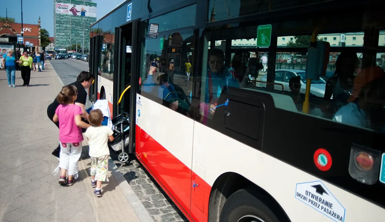 Rower w autobusie miejskim piktogram