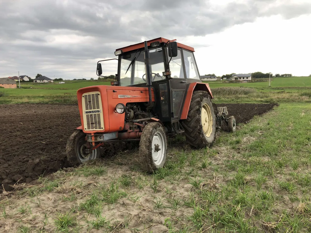 Ursus C-360 rozpołowiony