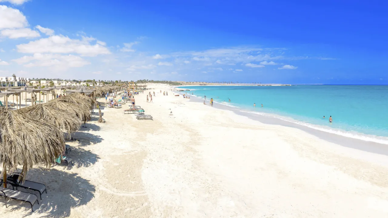 Piaszczysta plaża Morze Śródziemne Egipt