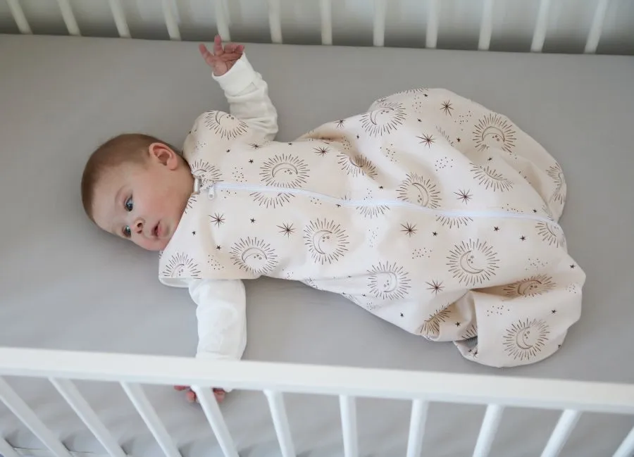 niemowlę w śpiworku do spania