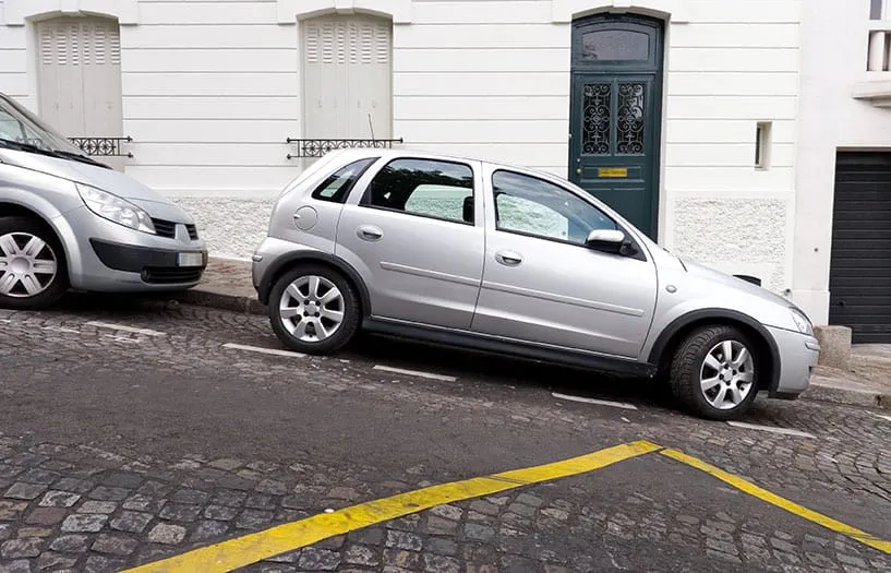 parkowanie na wzniesieniu koła skręt