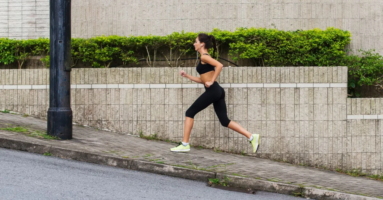 Różne rodzaje treningu biegowego: interwały, długie wybiegania, podbiegi