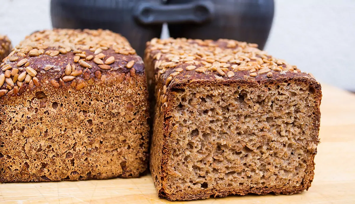porównanie chleba żytniego i pszennego