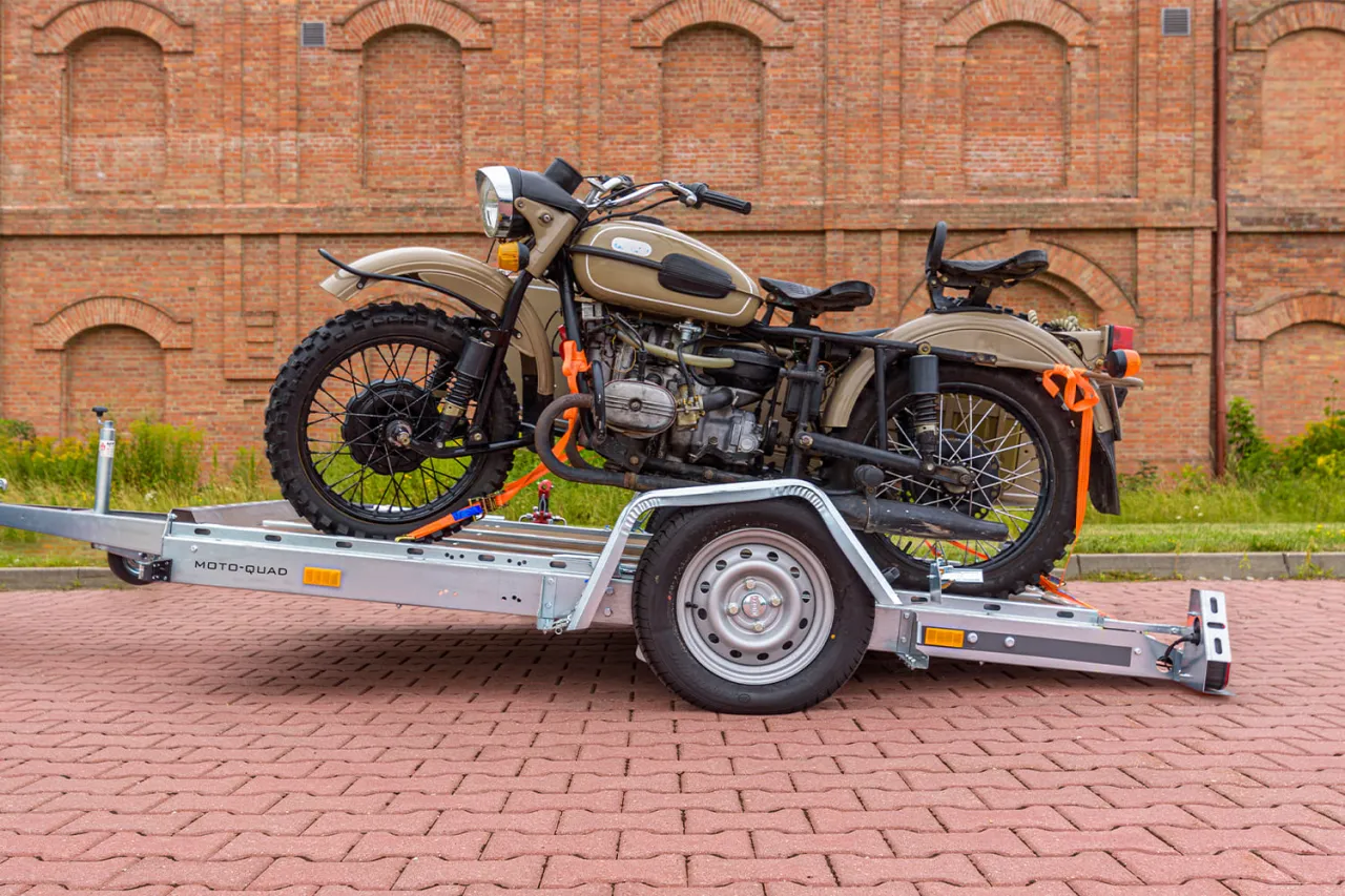 Prawidłowe mocowanie motocykla na przyczepie
