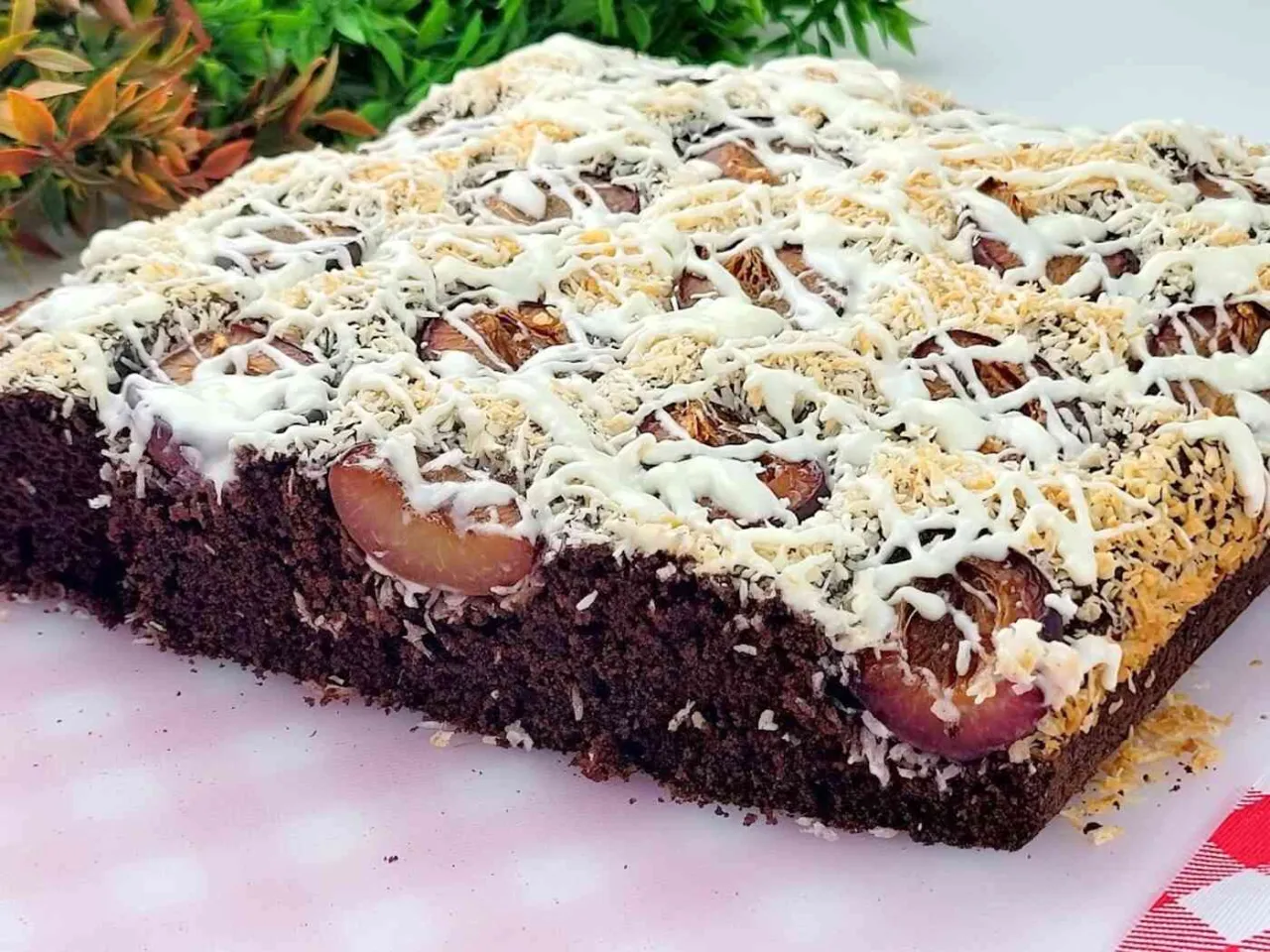 Piekarnik ciasto ze śliwkami