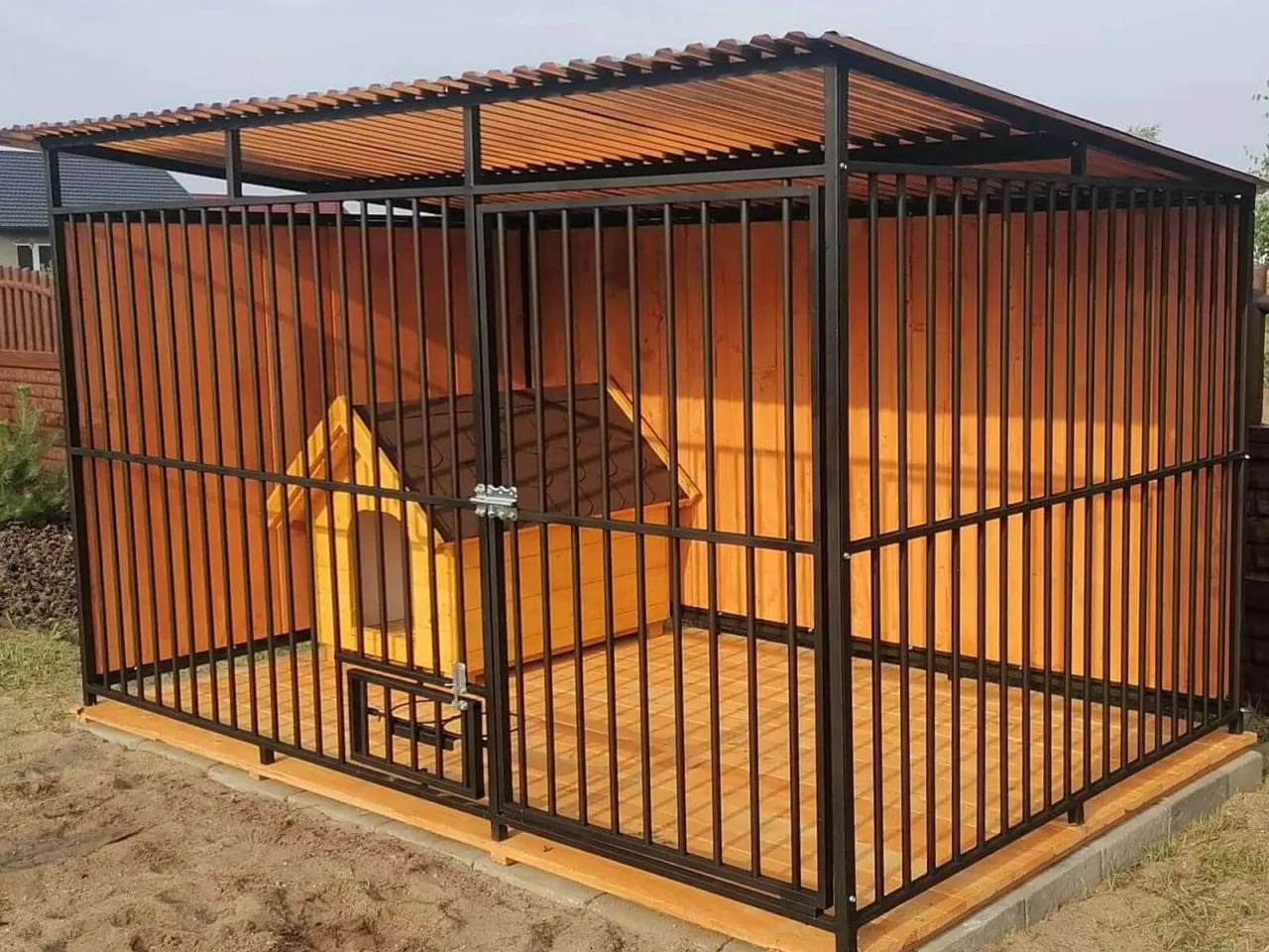 gotowy kojec dla psa z palet