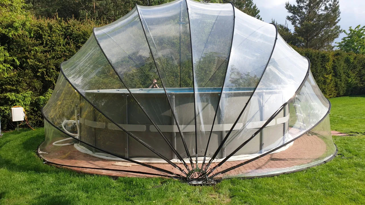 różne typy basenów ogrodowych