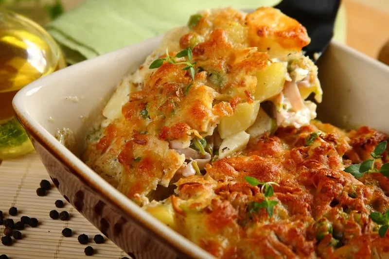 zapiekanka ziemniaczana z warzywami i oscypkiem