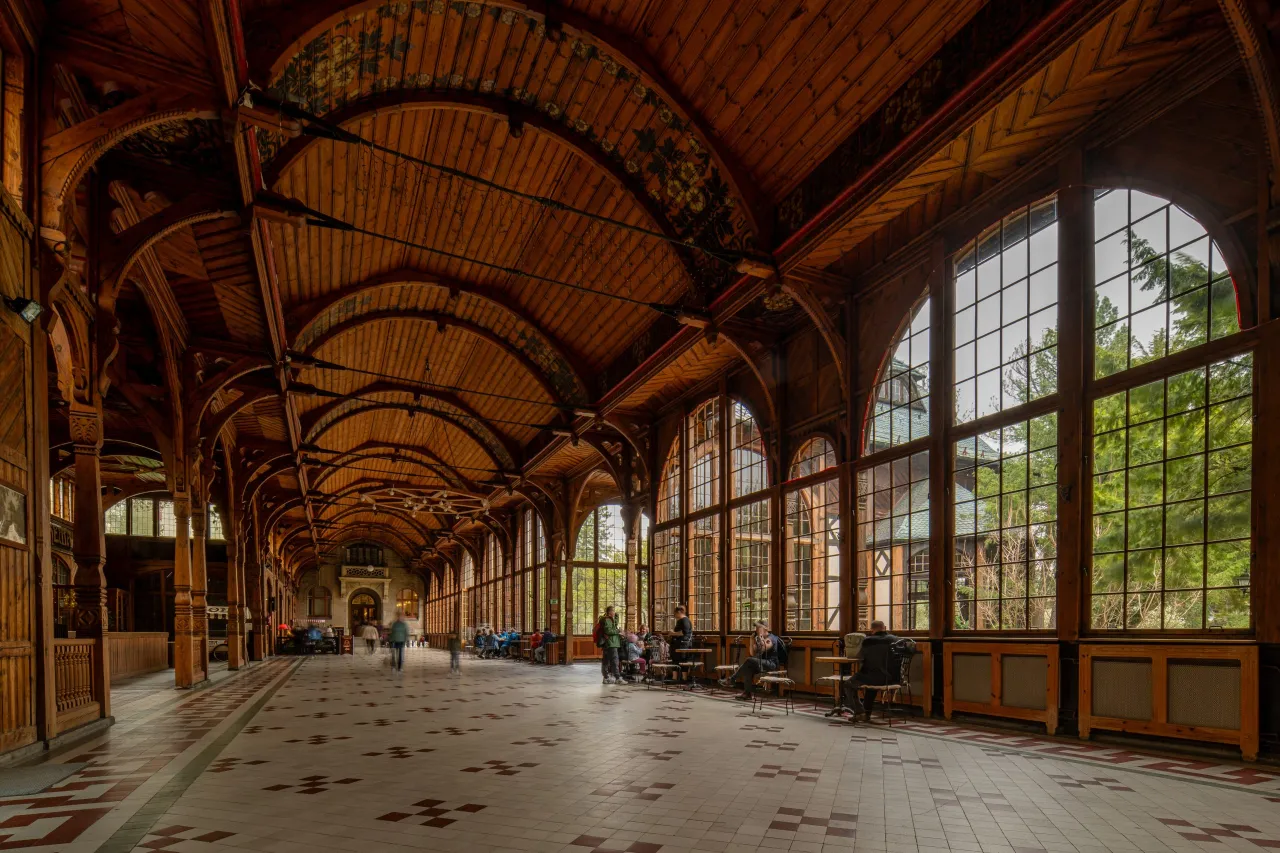 Dom Zdrojowy Świerad&oacute;w-Zdr&oacute;j Hala Spacerowa