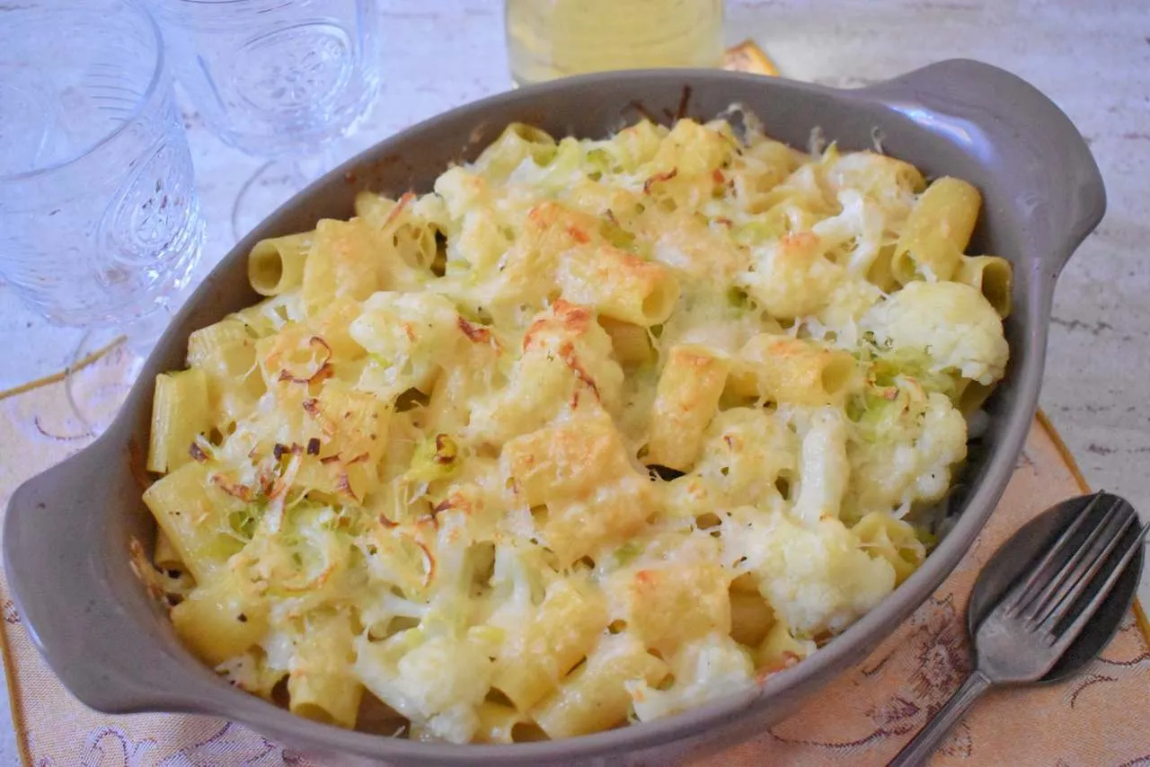 Składniki na zapiekankę z kalafiorem i makaronem