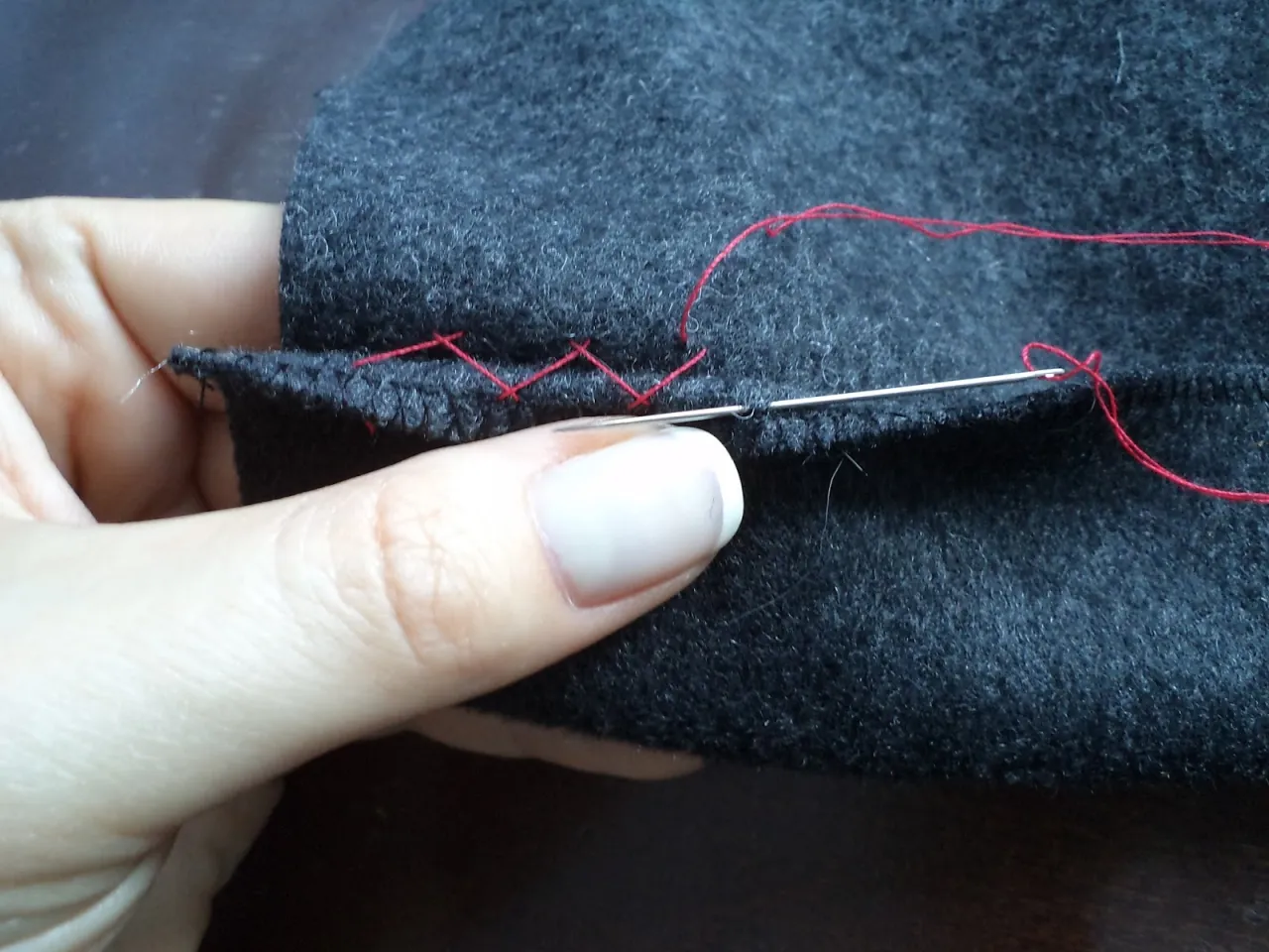 jak podwinąć spodnie szycie ręczne i maszynowe