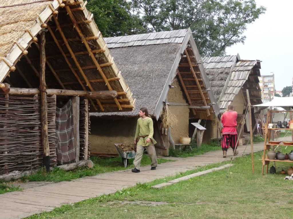skansen słowian i wikingów wolin chaty