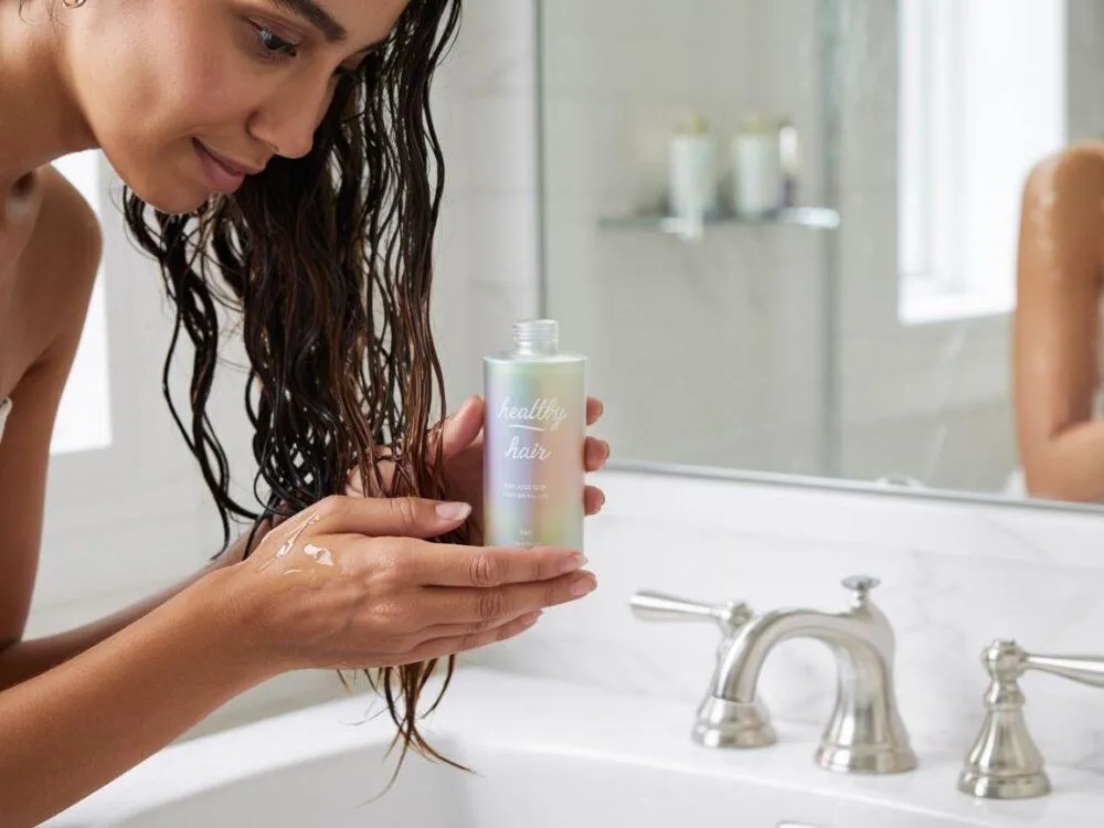 prawidłowa aplikacja serum do włosów