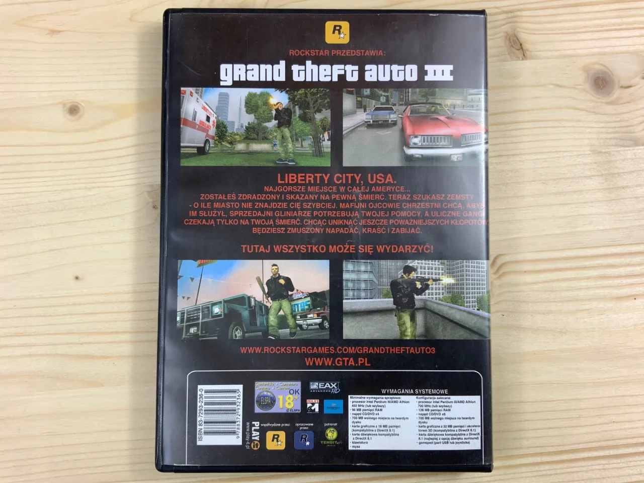 Okładka gry Grand Theft Auto III z polskim spolszczeniem. Widać fragmenty rozgrywki i wymagania sprzętowe.