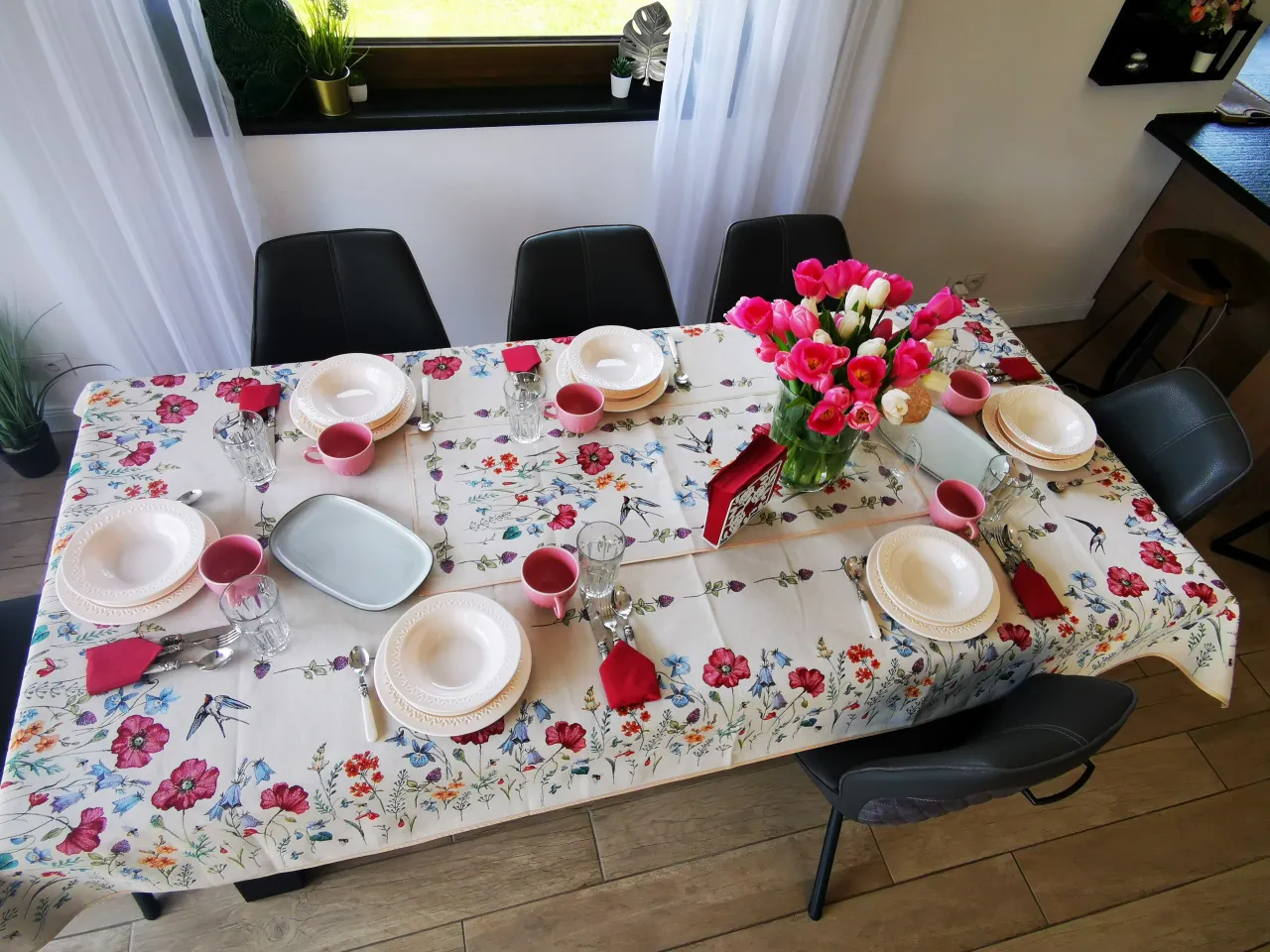 R&oacute;żne sposoby układania bieżnika na stole