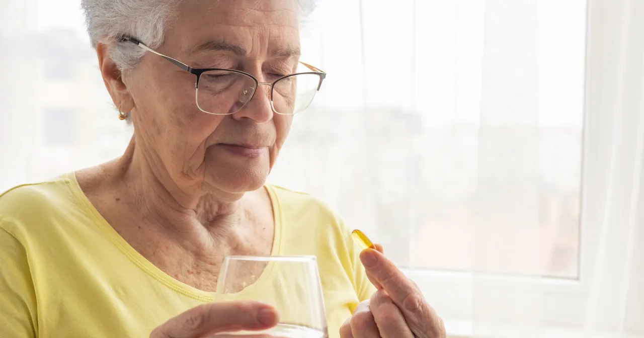 Seniorzy aktywnie spędzający czas na świeżym powietrzu