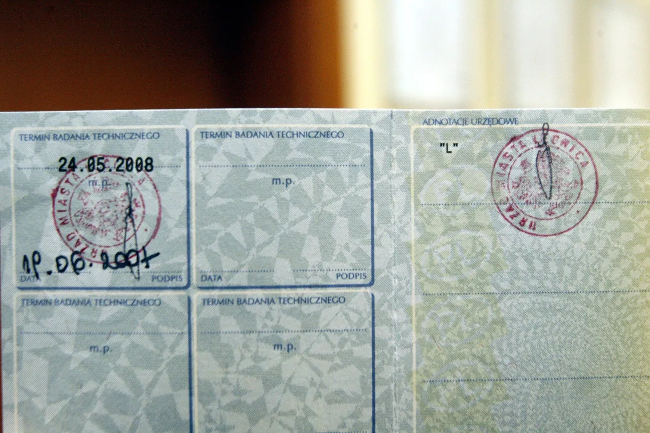 Dokument z pieczątkami i datami, jak sprawdzić czy samochód ma przegląd. Widoczny termin badania technicznego: 24.05.2008.