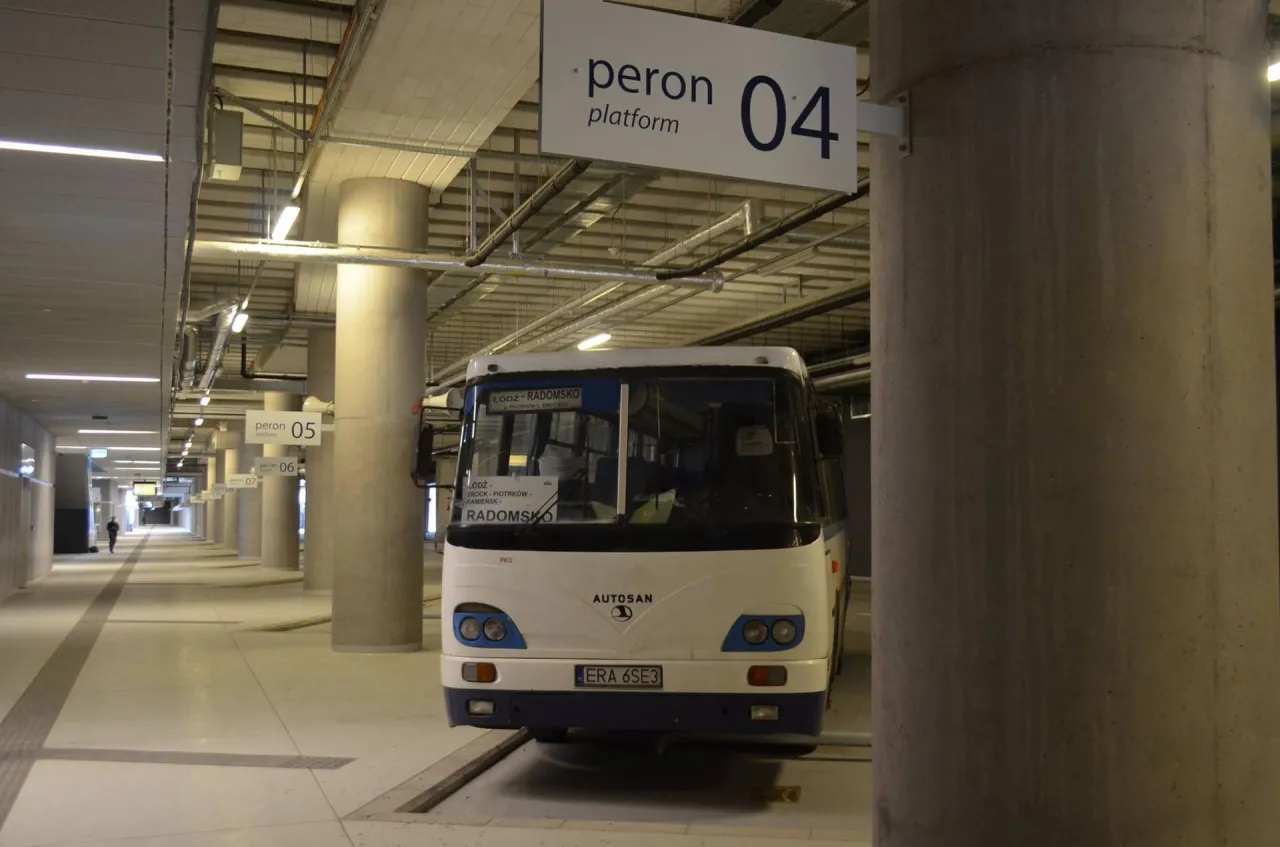 Dworzec Ł&oacute;dź Fabryczna autobusy