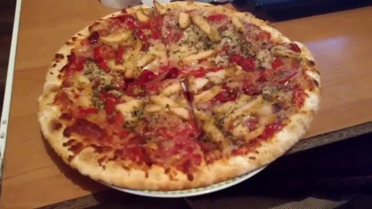 pizza donatello idealnie upieczona