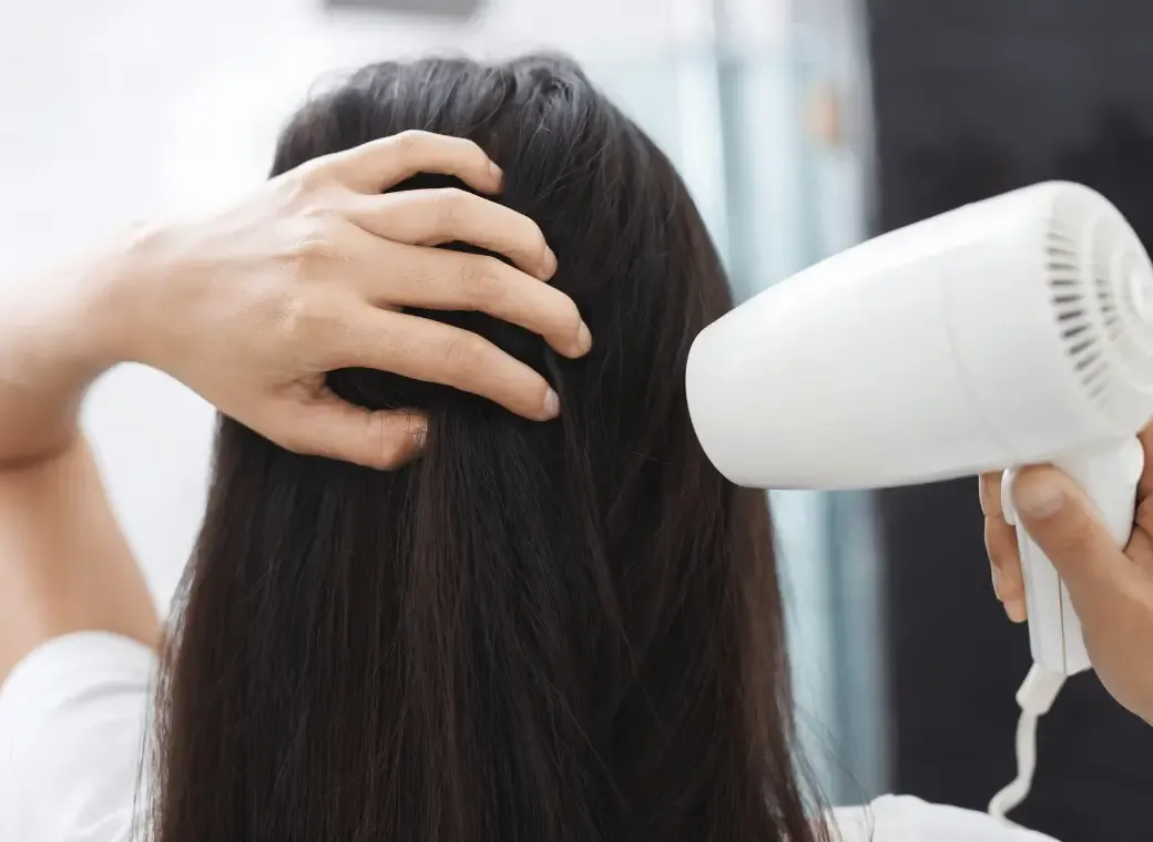 włosy przed i po suszarce z jonizacją