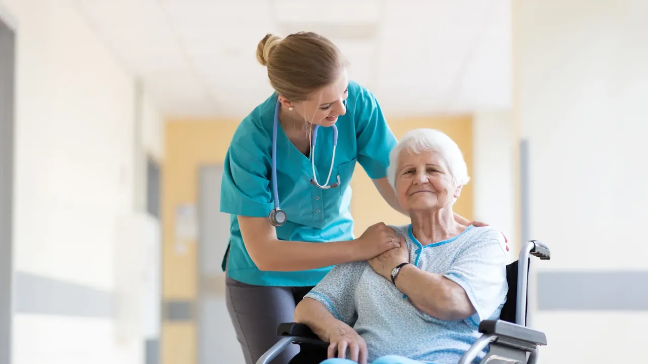 lekarz wystawiający zlecenie na transport medyczny