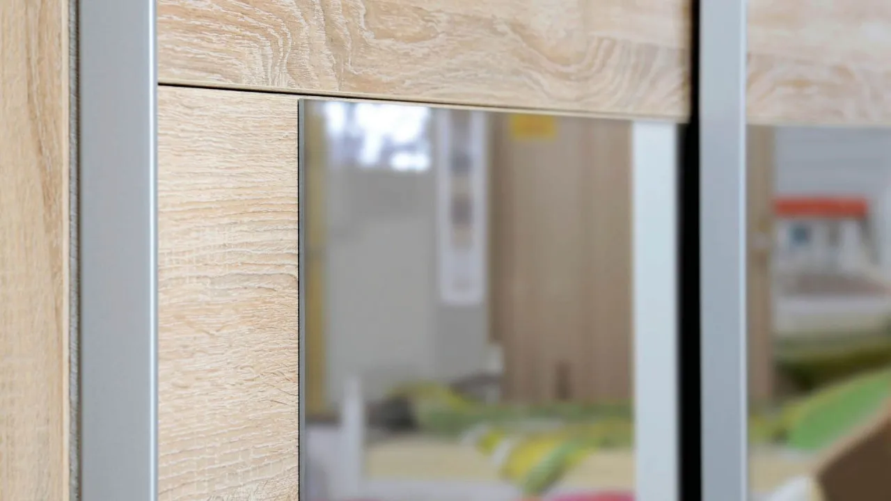 klej do luster vs taśma montażowa