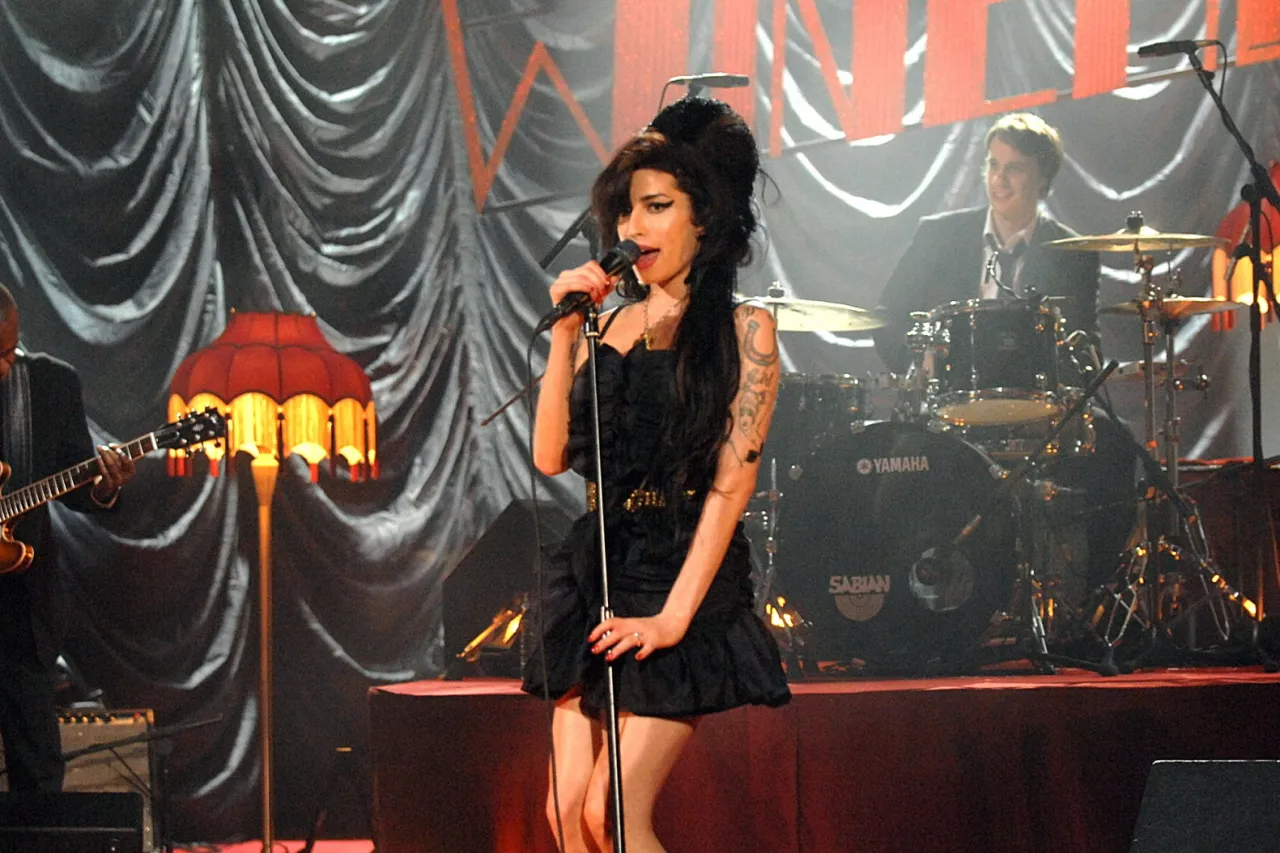 Amy Winehouse performing on stage