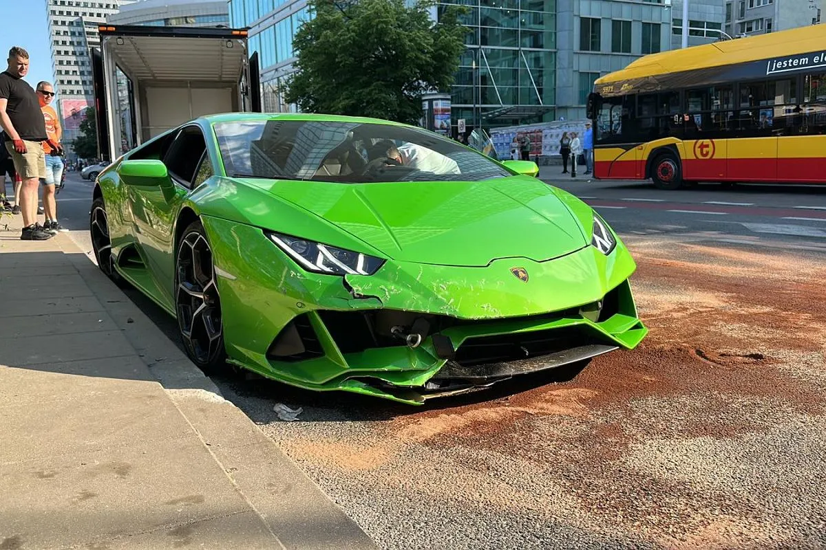 Lamborghini Huracan na tle polskiego miasta
