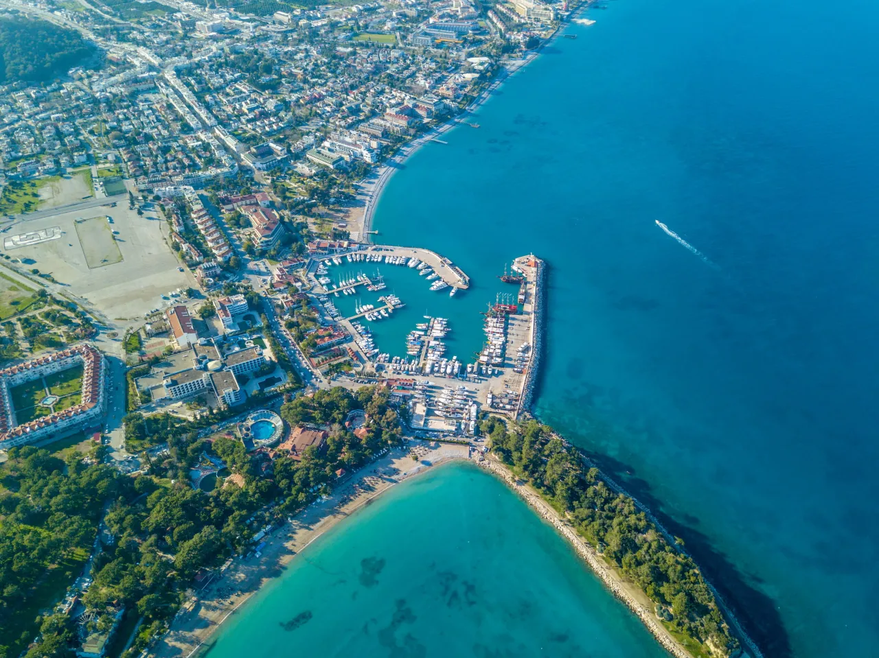 Kemer marina i g&oacute;ry Taurus