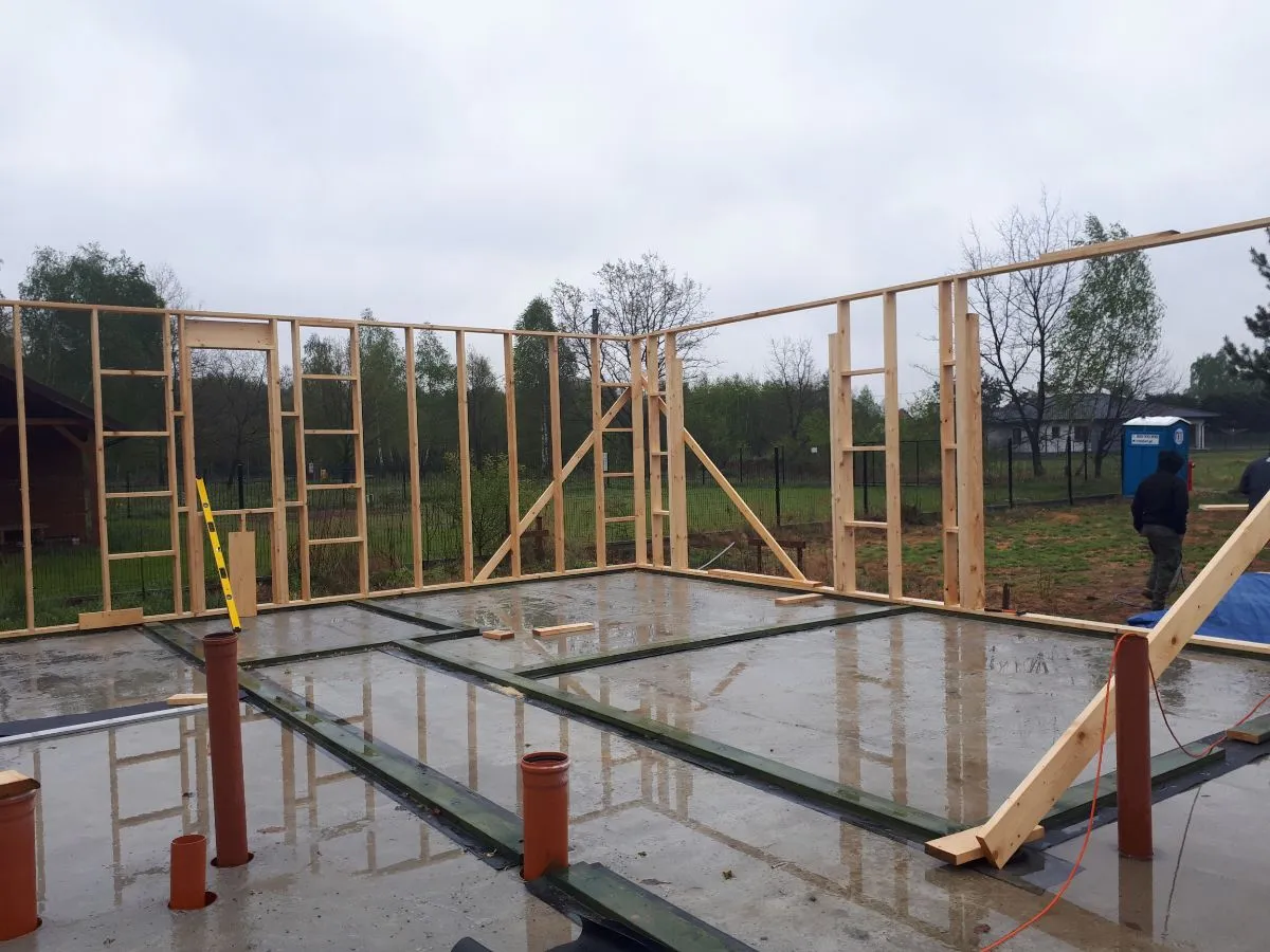 rodzaje fundamentów pod dom szkieletowy porównanie