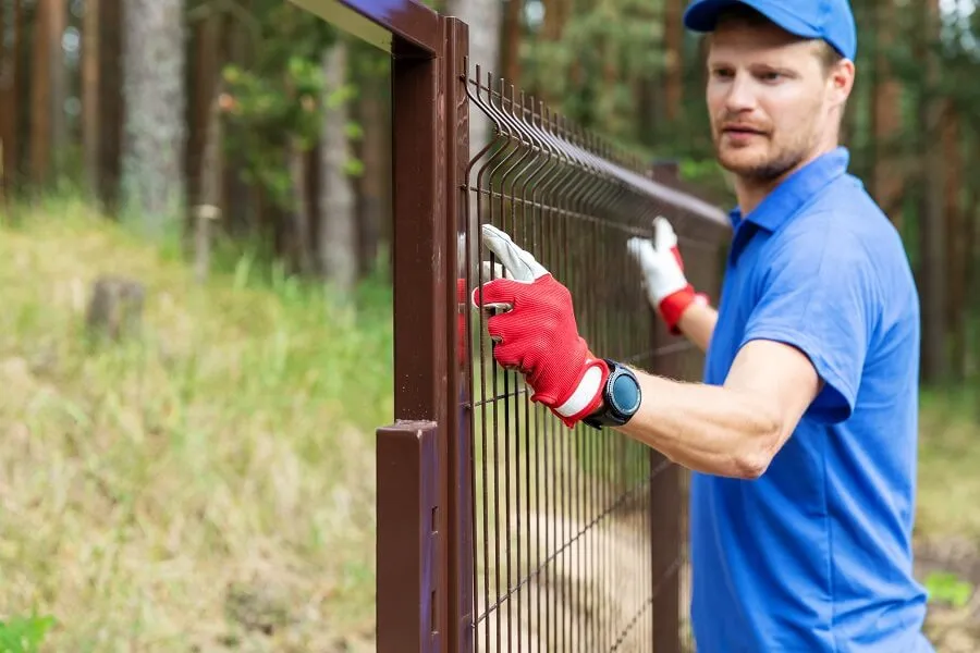 Zdjęcie Jak postawić płot panelowy - uniknij najczęstszych błędów w instalacji