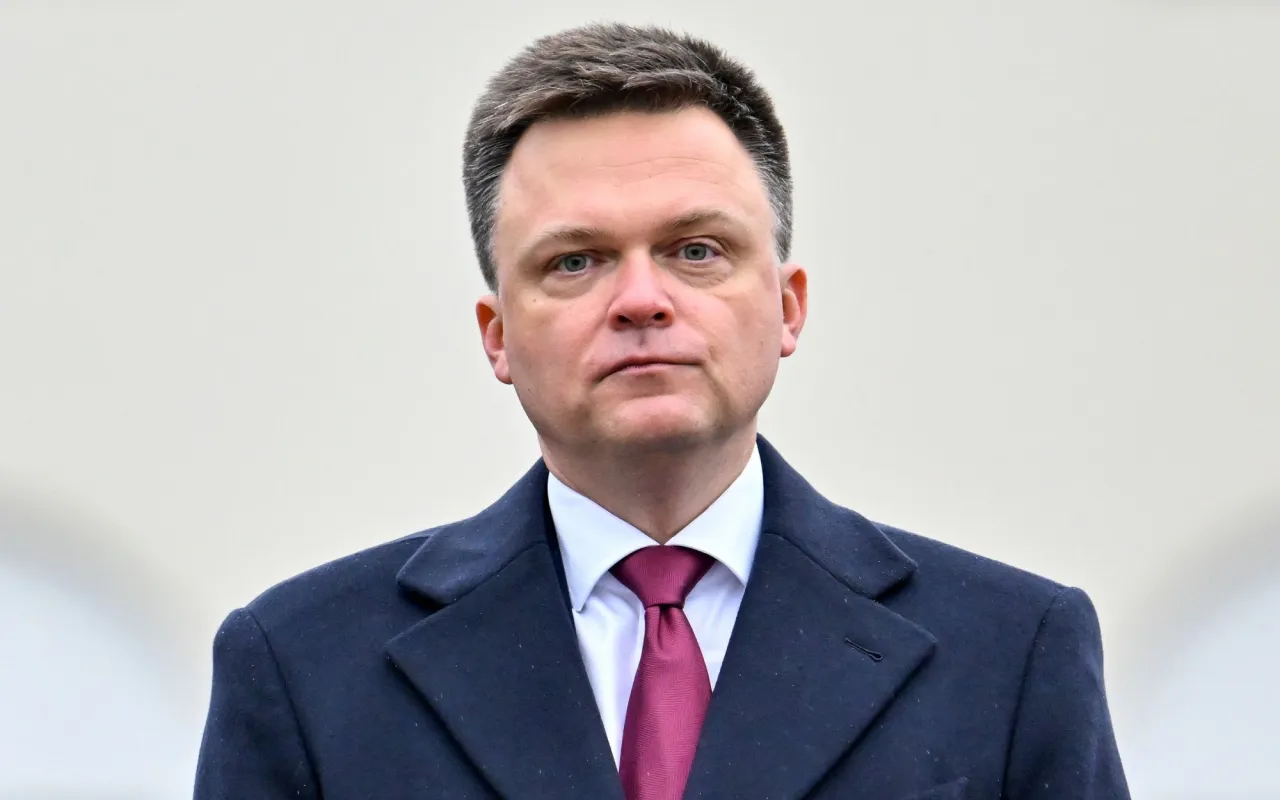 Zdjęcie Ile poparcia ma Hołownia? Analiza sondaży i ich wpływ na wybory