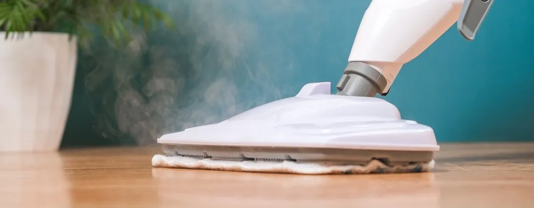 bezpieczne mycie paneli mopem parowym