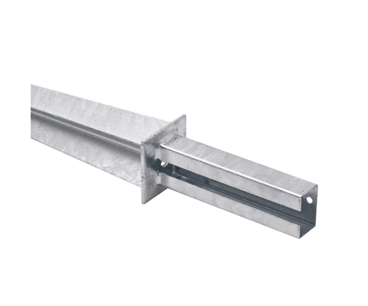 wbijanie kotwy do gruntu z poziomicą